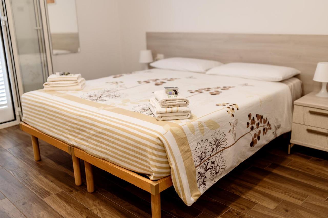 Nonna Vittoria Apartments Mola di Bari Bagian luar foto