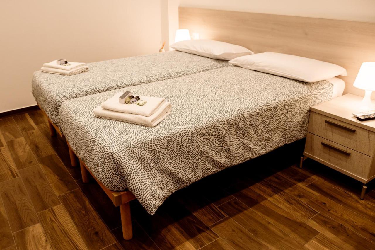 Nonna Vittoria Apartments Mola di Bari Bagian luar foto